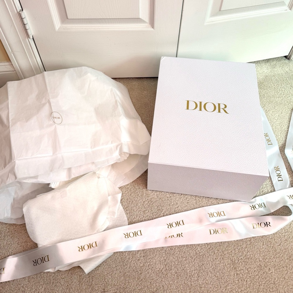 DIOR Large Empty Paper Gift Box 15x11x7 inch With Ribbon And Tissue Paper